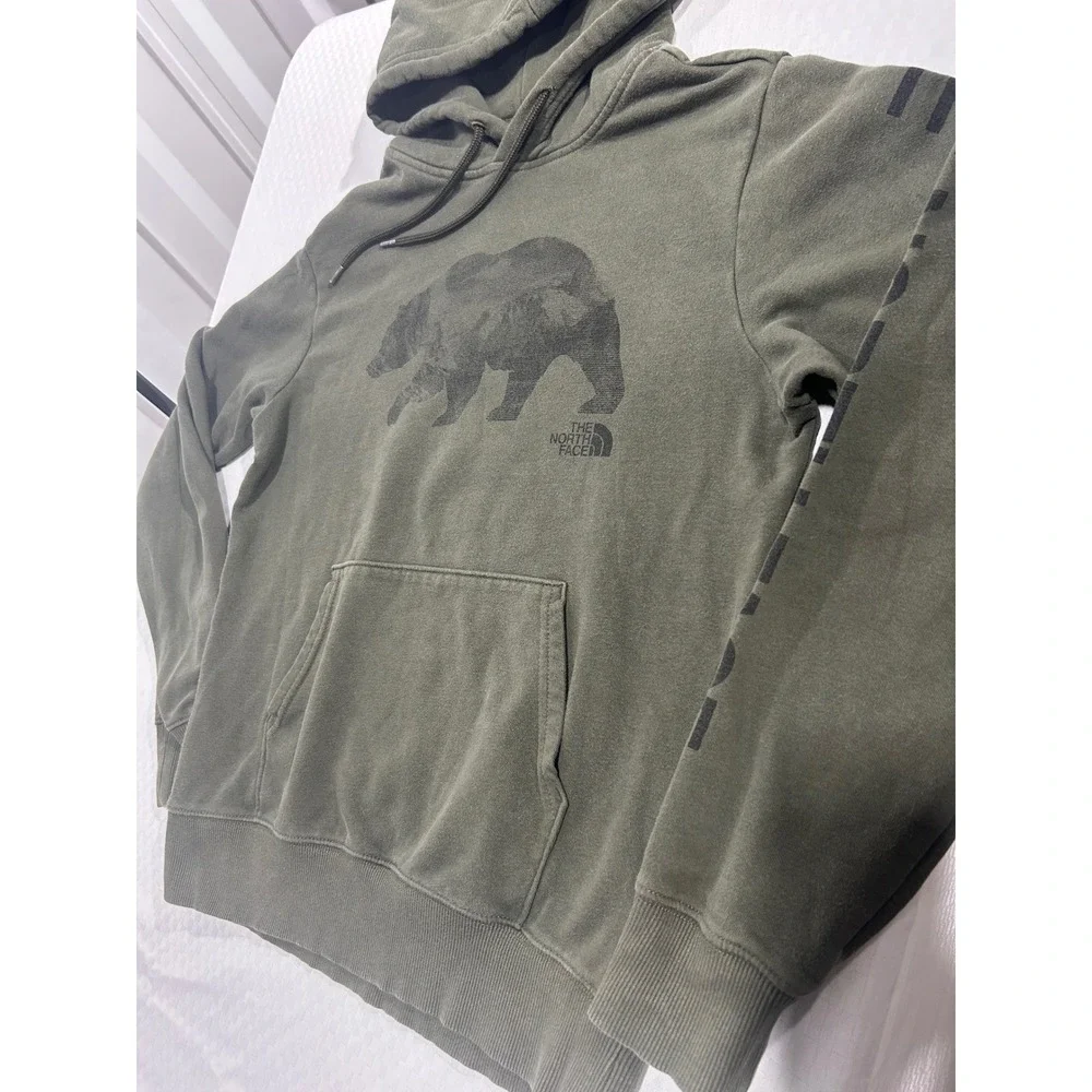 The North Face Mens Grizzly Bear Graphic Hoodie Olive Green Sleeve Logo Large